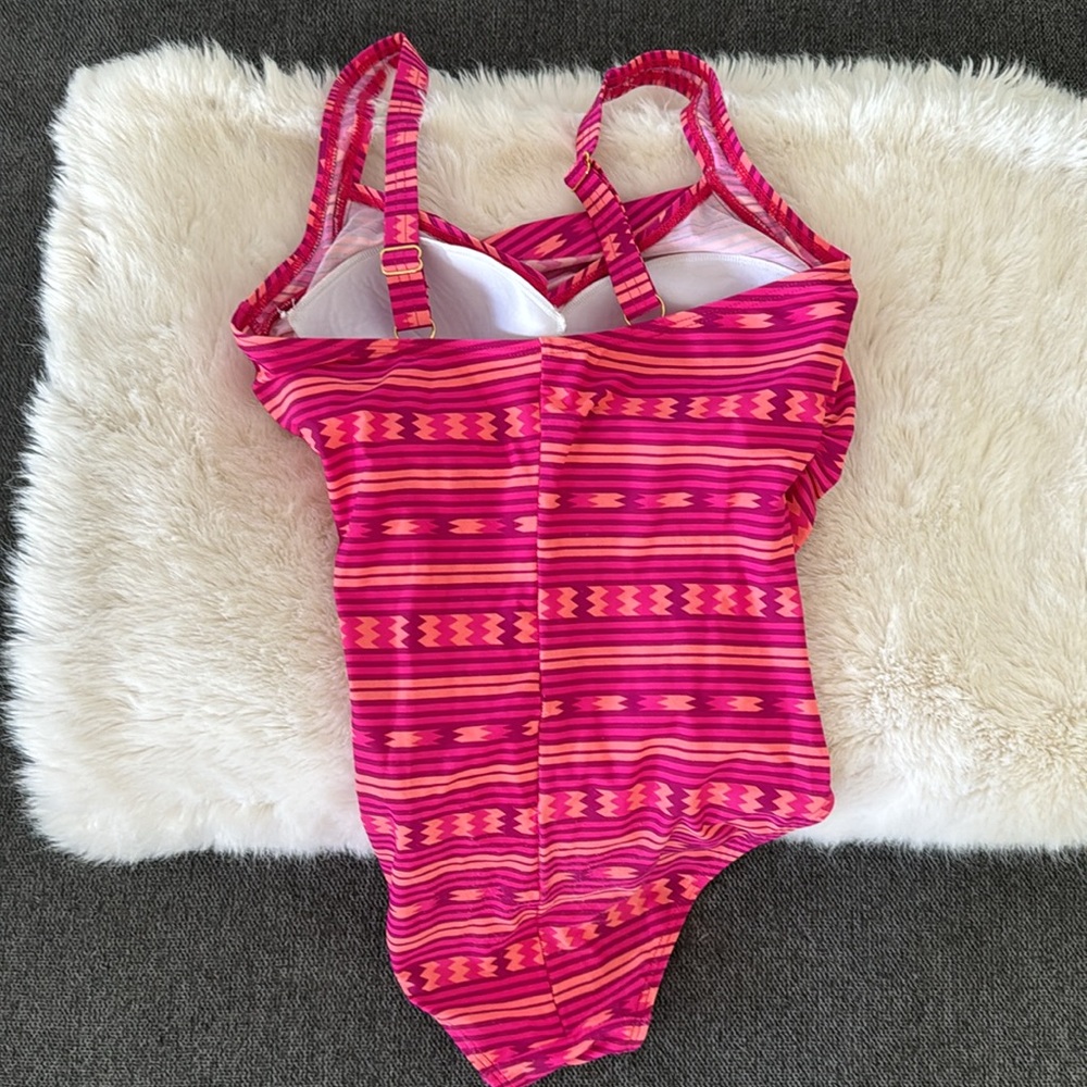 Bathing suit - Picture 3 of 7